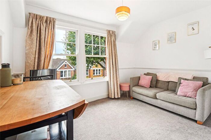 2 Bedroom Flat To Rent In Cavendish Road, Clapham South, London, SW12
