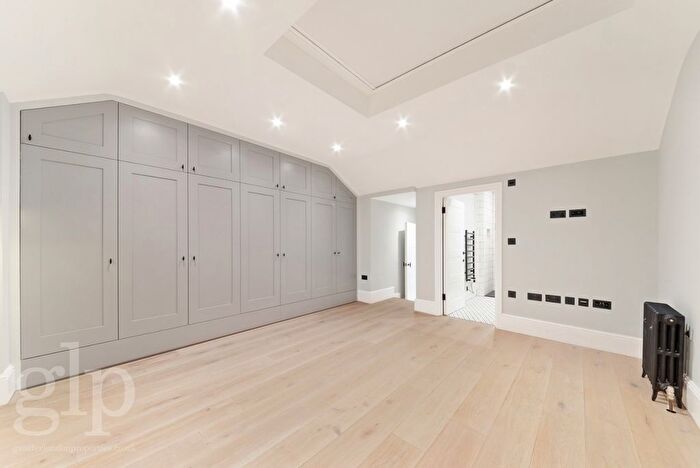 1 Bedroom Flat To Rent In New Row, London, Greater London, Covent Garden, WC2N