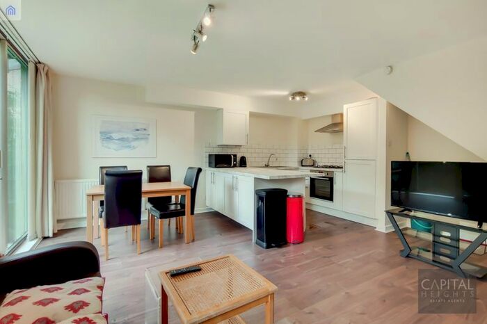 2 Bedroom Flat To Rent In Tamarind Yard, Quay, London, E1W