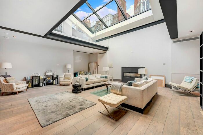 4 Bedroom Mews To Rent In Burlington Lodge Studios, Rigault Road, Fulham, London, SW6