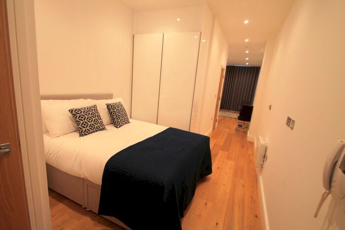 Studio To Rent In Flowers Way, Luton, LU1