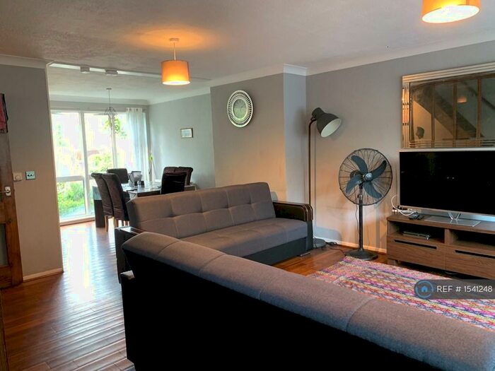 4 Bedroom Terraced House To Rent In Turnpike Link, Croydon, CR0