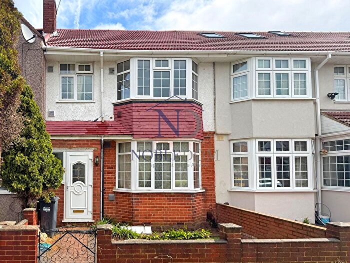 3 Bedroom Terraced House To Rent In Ellerdine Road, Hounslow, TW3
