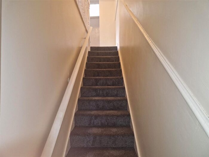 2 Bedroom Flat To Rent In Avenue Road, Southall, UB1