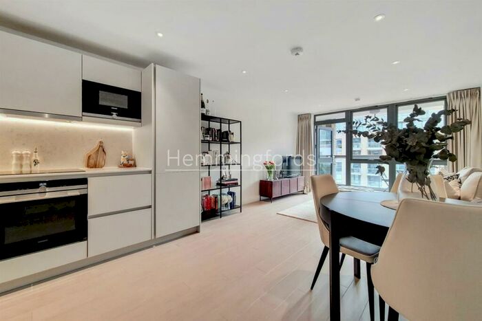 2 Bedroom Apartment To Rent In Packington Square, Angel, N1