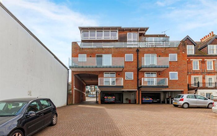 3 Bedroom Apartment For Sale In Harbour Apartment With Mooring - Tides Reach, Cowes, PO31