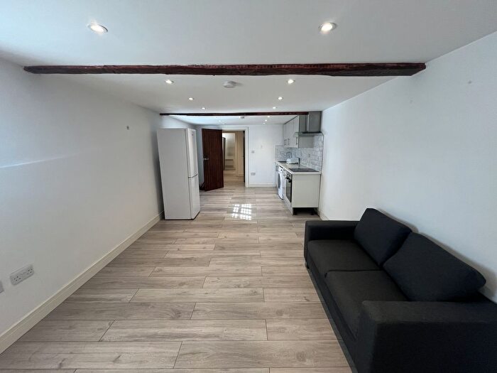 1 Bedroom Flat To Rent In Chapel Street, Billericay, CM12