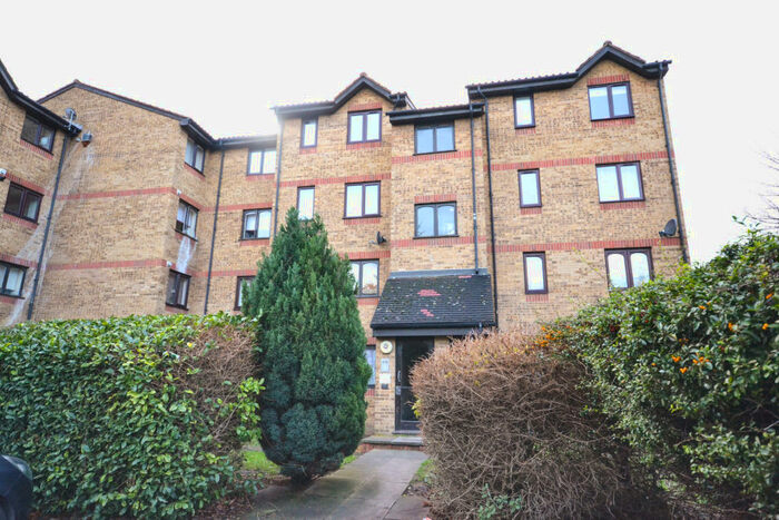 2 Bedroom Flat To Rent In Myers Lane, London, SE14