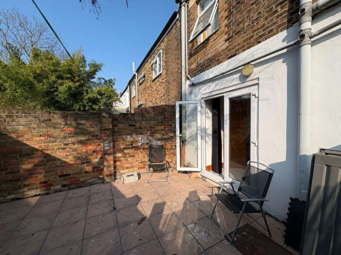 Studio To Rent In Park Avenue, London, N17