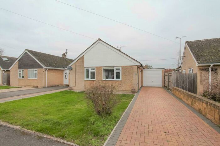 2 Bedroom Detached Bungalow To Rent In St Johns Road, Tackley, Kidlington, OX5