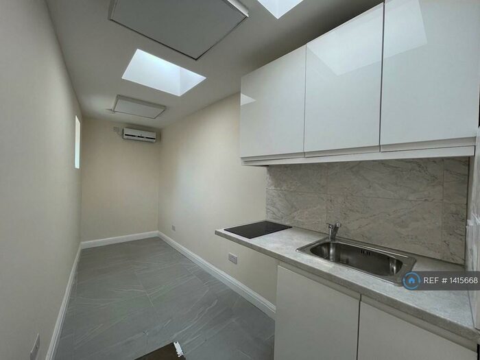 Studio To Rent In St. Pauls Road, London, N17