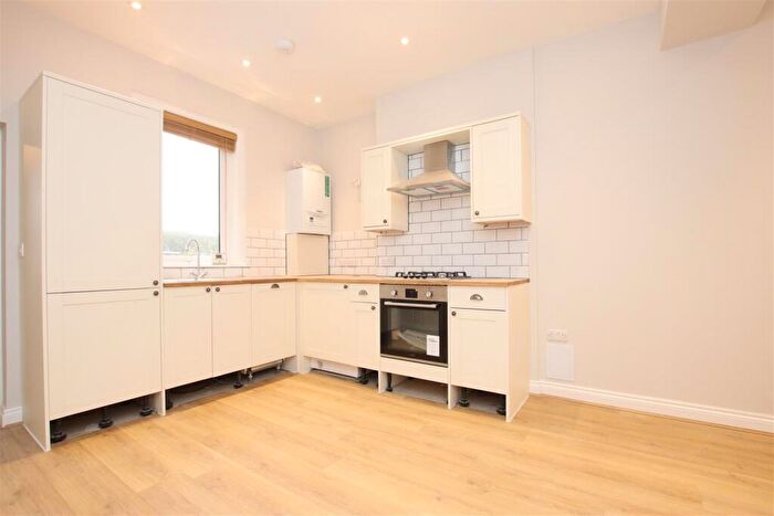 2 Bedroom Flat To Rent In Victoria Terrace, Bath, BA2