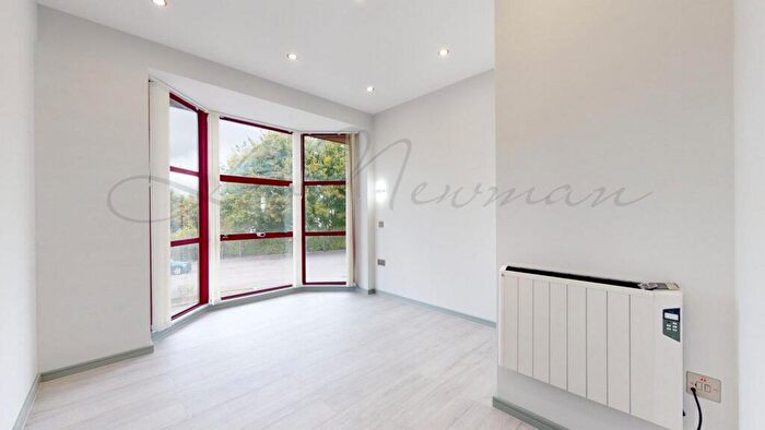 1 Bedroom Flat To Rent In Woodlands Business Village, Coronation Road, RG21