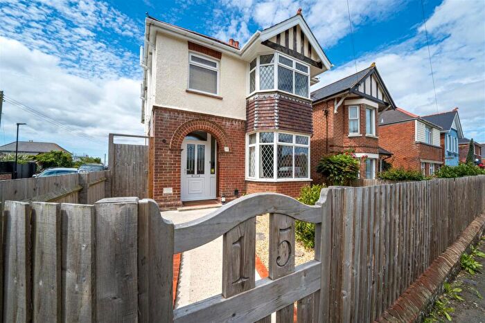 3 Bedroom Detached House For Sale In Worsley Road, Gurnard., PO31