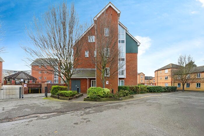 2 Bedroom Flat For Sale In Heron Quay, Bedford, Bedfordshire, MK40