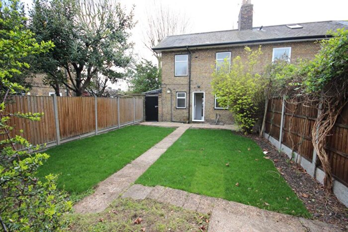 2 Bedroom House To Rent In Chapel House Street, Canary Wharf, E14