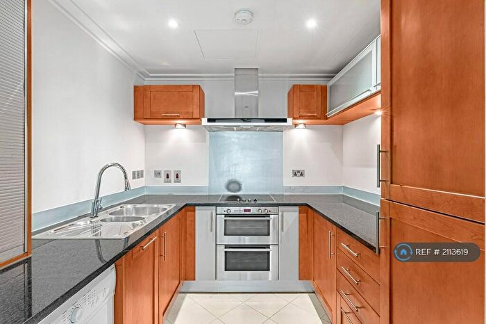 2 Bedroom Flat To Rent In Discovery Dock Apartments East, London, E14