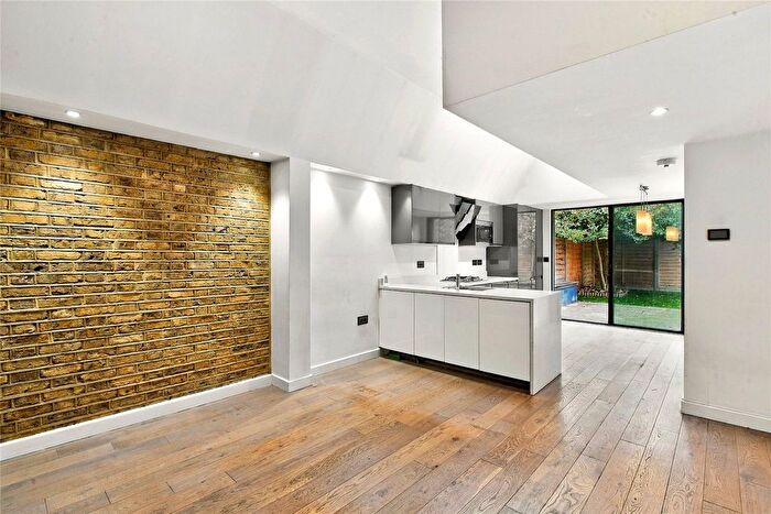 3 Bedroom Flat For Sale In Eardley Road, Furzedown, SW16