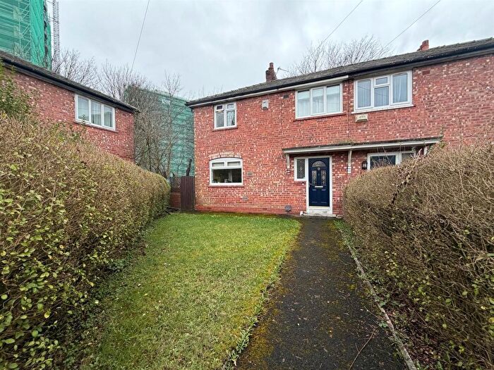 3 Bedroom Semi Detached House For Sale In Hackney Avenue, Manchester, M40