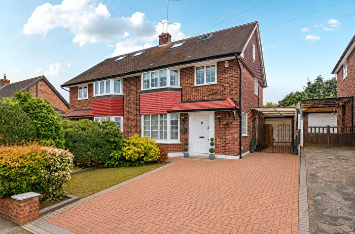 4 Bedroom Semi-detached House For Sale In Edgebury, Chislehurst, Kent, BR7