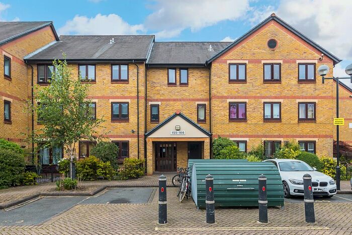 1 Bedroom Flat To Rent In Riverside Close, Hackney, E5