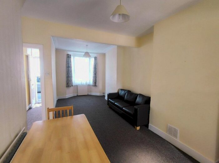 2 Bedroom Terraced House To Rent In Tennyson Road, Stratford, E15