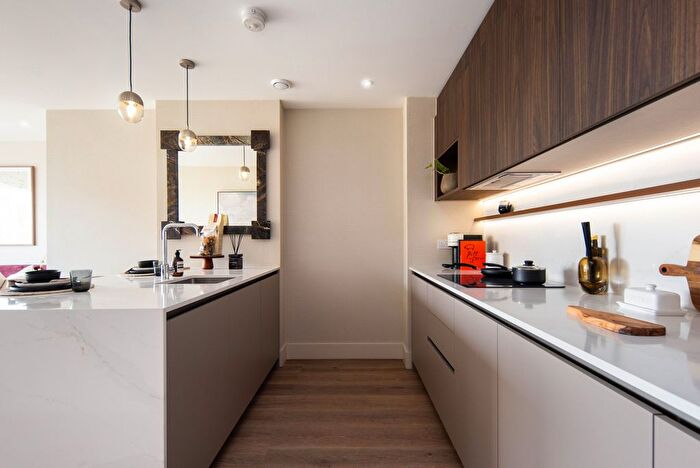 1 Bedroom Flat For Sale In Bow Common Lane, Bow, E3