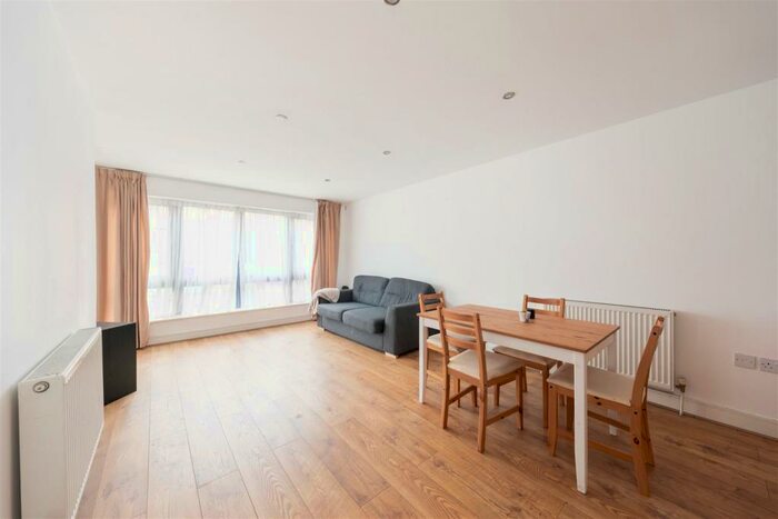 2 Bedroom Apartment To Rent In Maud Road, Leyton, E10