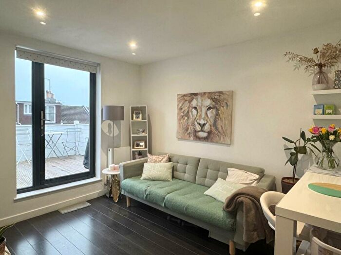2 Bedroom Flat To Rent In Livingstone Road, Hove, BN3