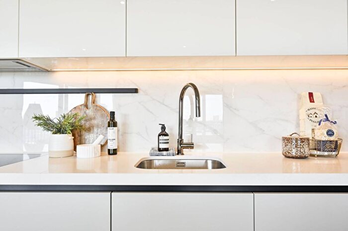 3 Bedroom Flat For Sale In White City Living, White City, W12