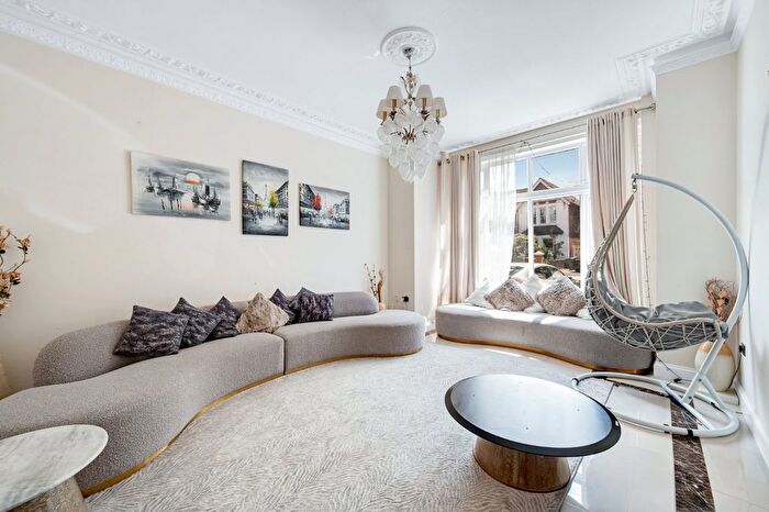 8 Bedroom Detached House To Rent In Hamilton Road, Chiswick, W5