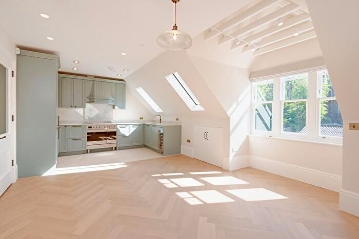 3 Bedroom Flat To Rent In Netherhall Gardens, Hampstead, London, NW3