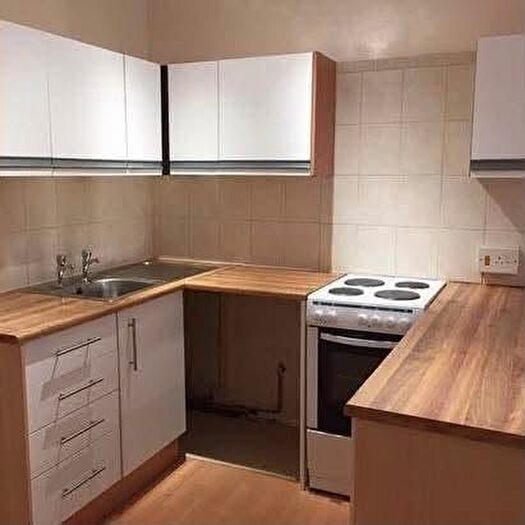 1 Bedroom Flat To Rent In Barn Road, Carmarthen, SA31