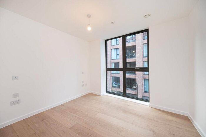 2 Bedroom Flat To Rent In Bayford Street, Hackney, London, E8