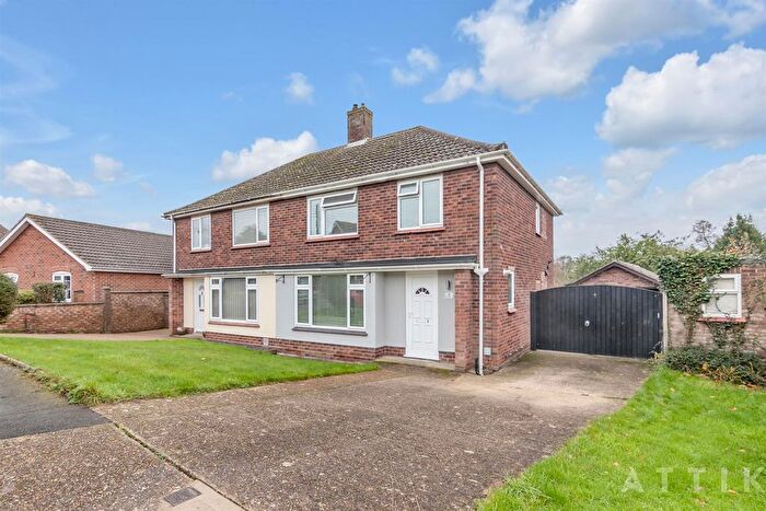3 Bedroom Semi-Detached House For Sale In Kennedy Avenue, Halesworth, IP19