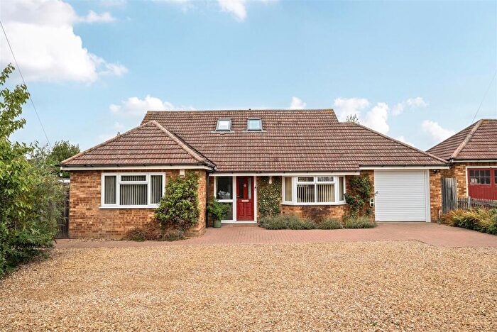 4 Bedroom Chalet For Sale In Hookhams Lane, Renhold, MK41