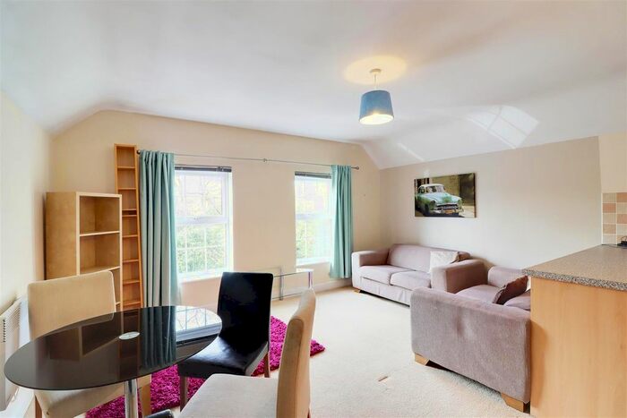 2 Bedroom Flat For Sale In Dunsley House, Hessle Road, Hull, HU4