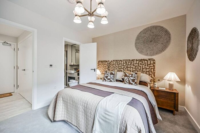 1 Bedroom Flat For Sale In North Gate Park, Harringay, London, N15