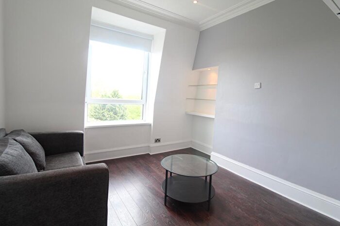1 Bedroom Flat To Rent In Great Western Road, Top Floor Right, AB10