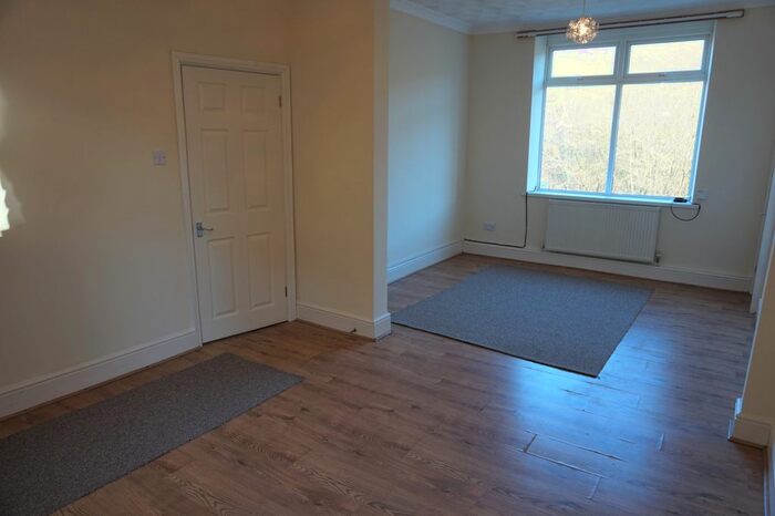 3 Bedroom End Of Terrace House To Rent In Pleasant View, Tylorstown, CF43