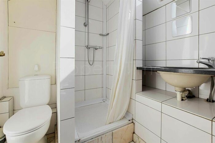 3 Bedroom Flat To Rent In Dresden Road, Archway, N19
