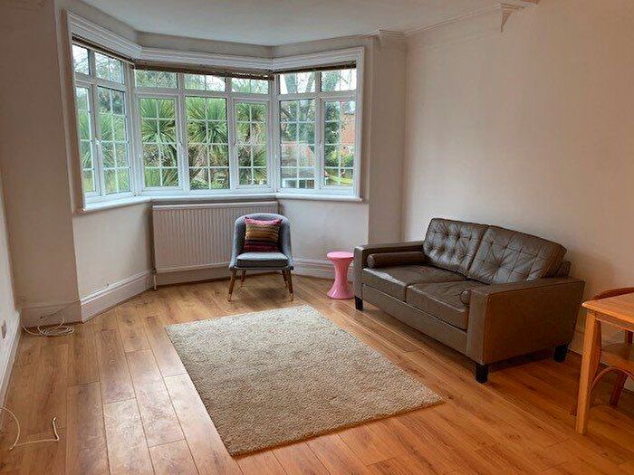 1 Bedroom Flat To Rent In Burgess Hill, London, NW2
