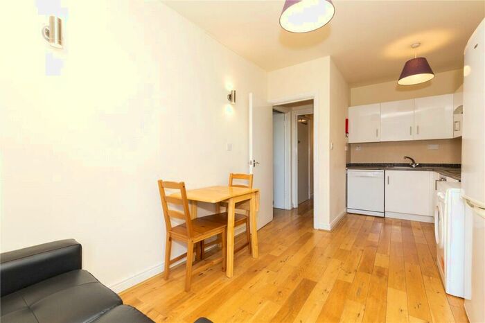3 Bedroom Apartment To Rent In Hornsey Road, London, N7