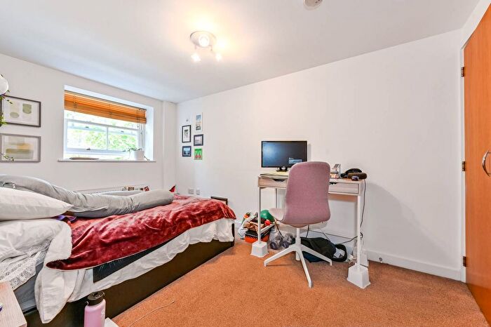 2 Bedroom Flat To Rent In Chaplin House, Islington, London, N1