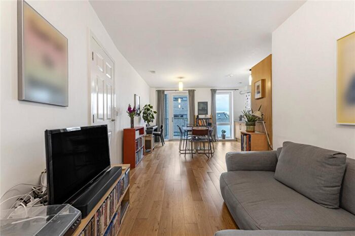 1 Bedroom Apartment For Sale In Collent Street, London, E9