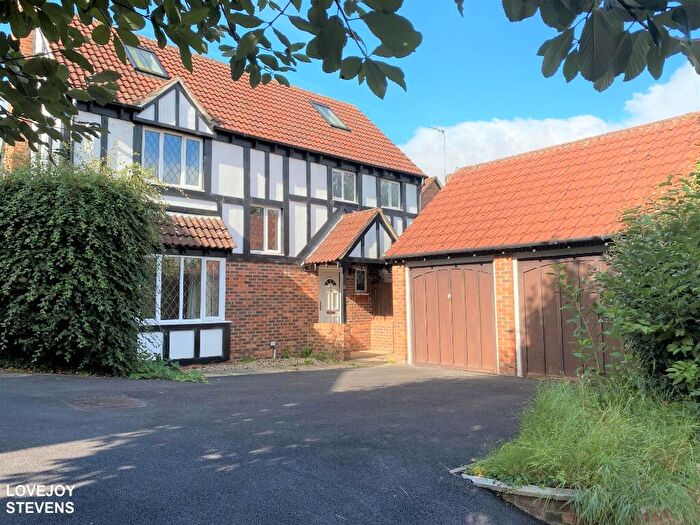 5 Bedroom Flat To Rent In Cherry Grove, Hungerford, RG17