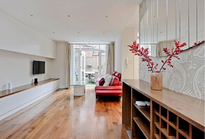 2 Bedroom Flat To Rent In Eton Avenue, London, NW3