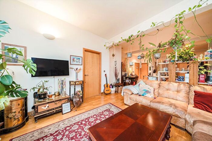 2 Bedroom Flat To Rent In Roach Road, Hackney Wick, E3