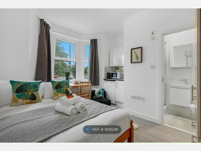 Studio To Rent In Dormers Wells Lane, Southall, UB1