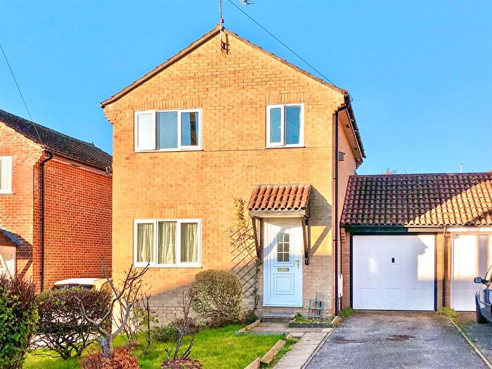 3 Bedroom Link Detached House To Rent In Mead Fields, Bridport, Dorset, DT6